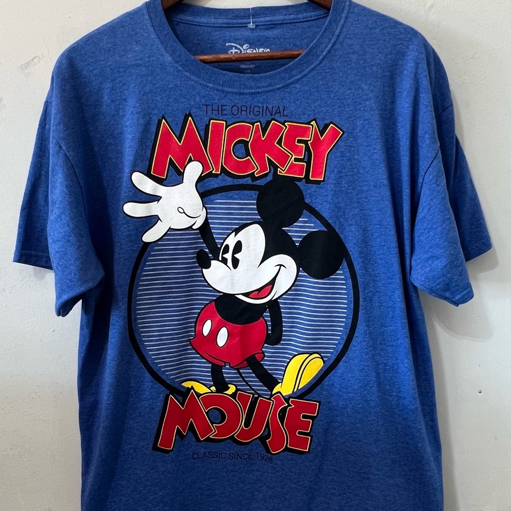 Disney Mickey mouse men’s Large Blue T-shirt like new